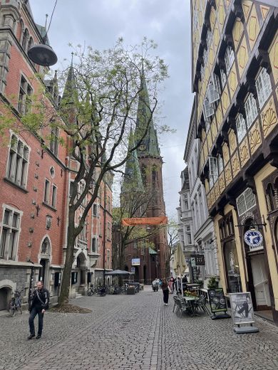Von Privat sehr schöne & helle 2.5 ZKB in direkter Innenstadtlage – Foto 39