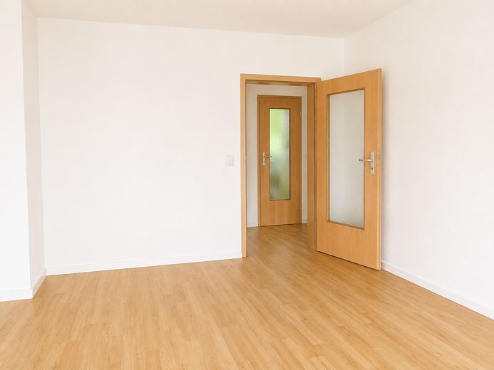 Kurort Oberwiesenthal: Attraktive 3-Zimmer-Wohnung mit Balkon – ruhig und zentrumsnah – Referenzfoto Wohnraum