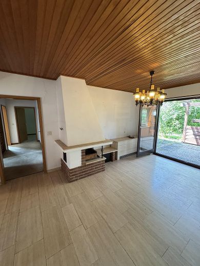 Reihenendhaus mit zusätzlicher Einliegerwohnung in familienfreundlicher Lage – Kamin Wohn-/Esszimmer Terrasse