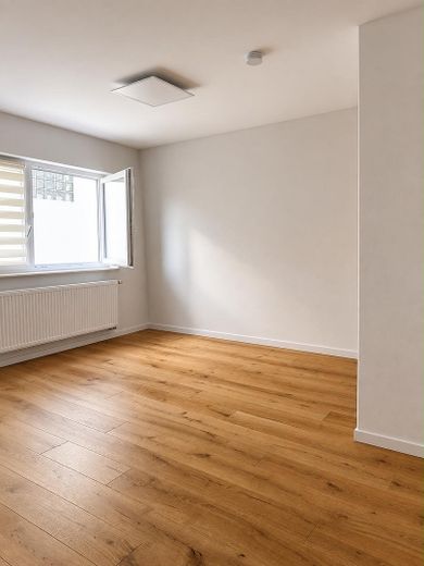 شقة جديدة التجديد من 3 غرف في موقع متميز – Zimmer 1