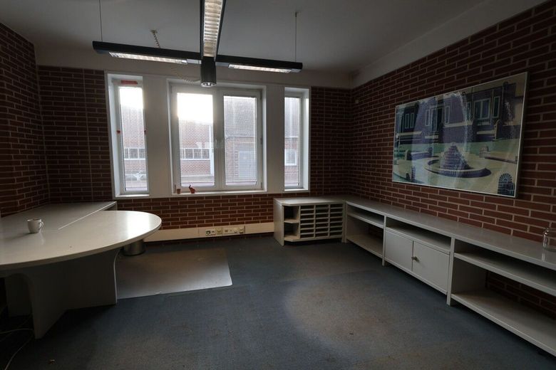 Seltene Gelegenheit: Großes Gewerbeareal mit Halle, Büro und Freifläche (Abriss inkl.) – Büro
