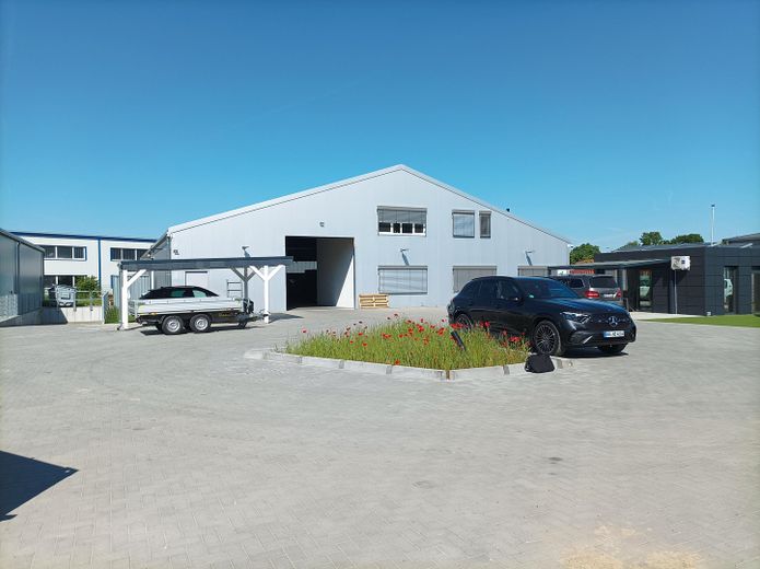 Aussenansicht große Halle