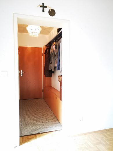 4/5 Zimmer Wohnung in Königsforstnähe (Neubrück) zur Eigennutzung oder als Kapitalanlage – Praktische Einbauschränke