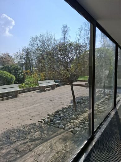 Kapitalanlage mit Seltenheitswert: Appartement mit Balkon, Indoor-Pool und Garten in Wi-Sonnenberg – Terrasse Pool