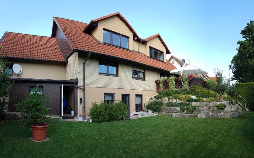 Einfamilienhaus in ruhiger Wohnlage mit Ausblick (Ohne Provision) – Haus Gartenseite