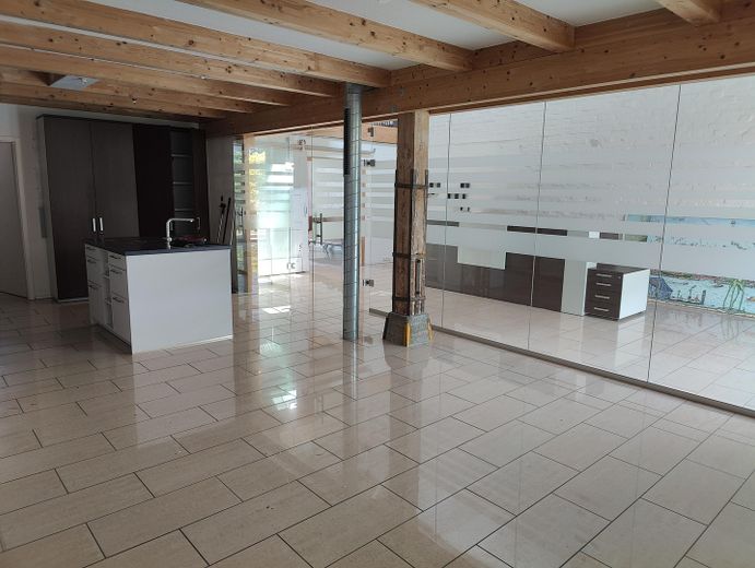 Loft-Büro in der Frachthalle – Besprechungsraum