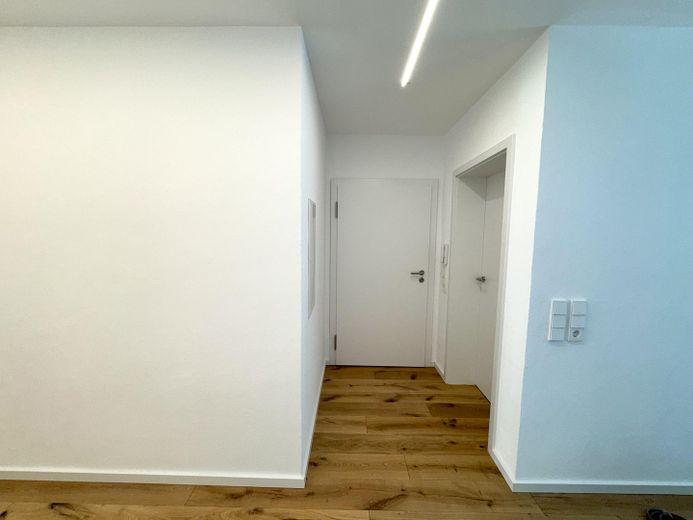 Kernsanierte 3-Zimmer-Wohnung am Bodensee, Balkon, Provisionsfrei – Eingangsbereich
