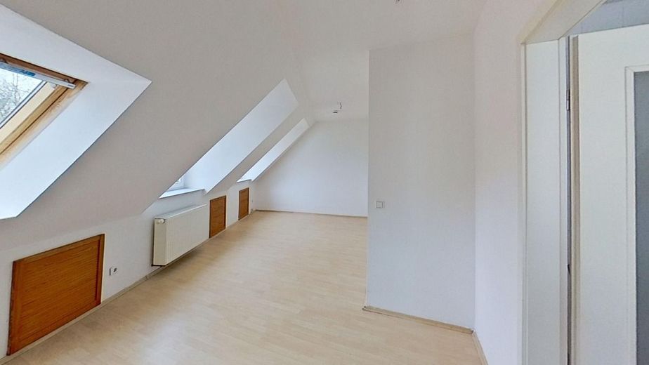 1-Raum Dachgeschosswohnung im Zentrum von Köthen – Wohnraum