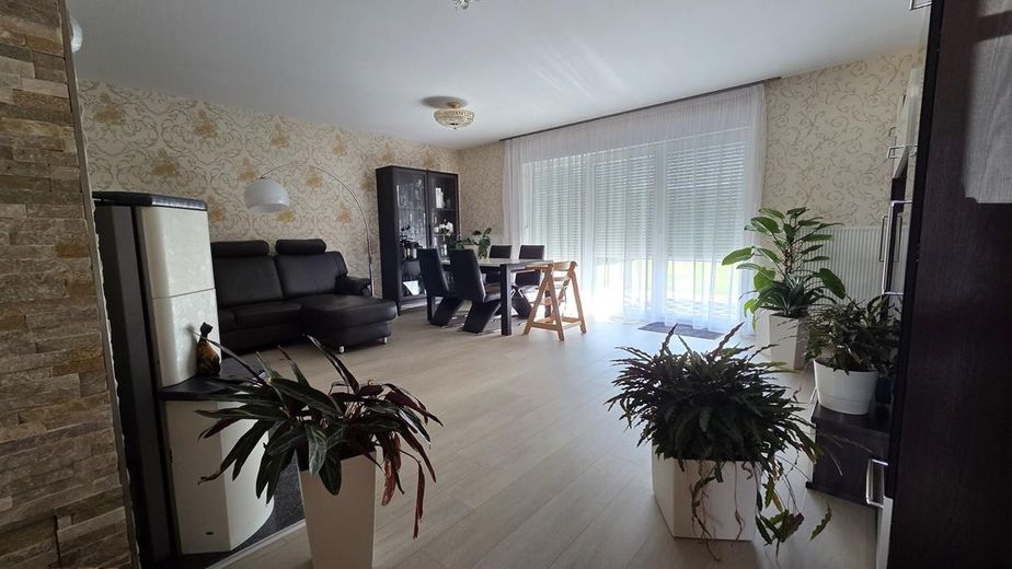 Élégante maison individuelle avec logement indépendant – Wohnzimmer