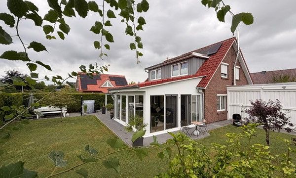 Emménagez et sentez-vous chez vous : maison individuelle modernisée avec véranda à Varel-Büppel