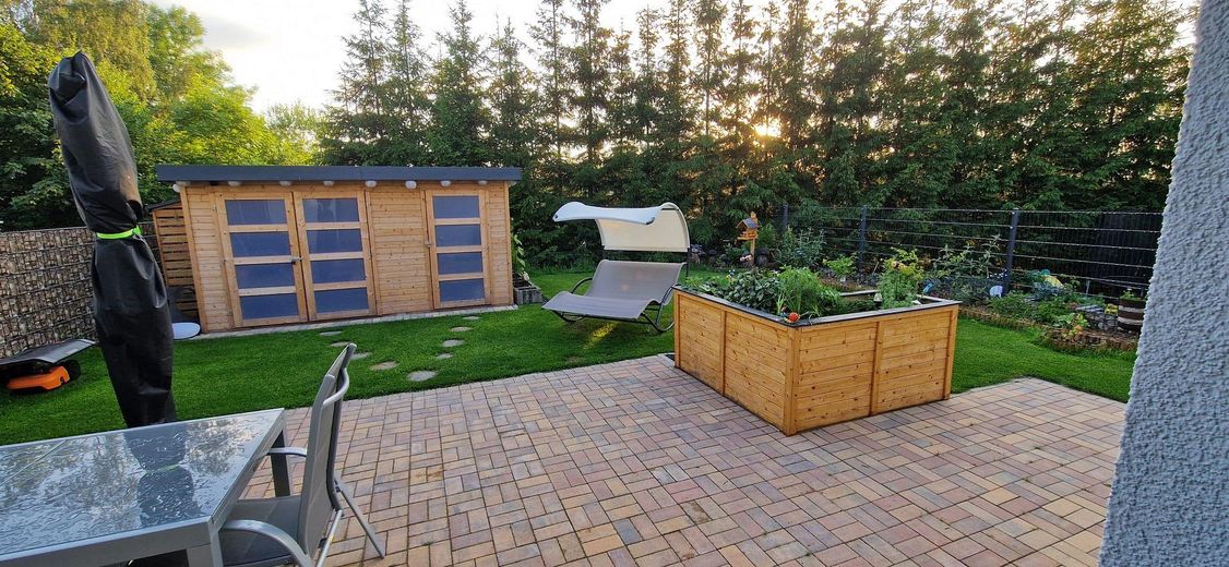 Terrasse, Gartenhaus, Hochbeet