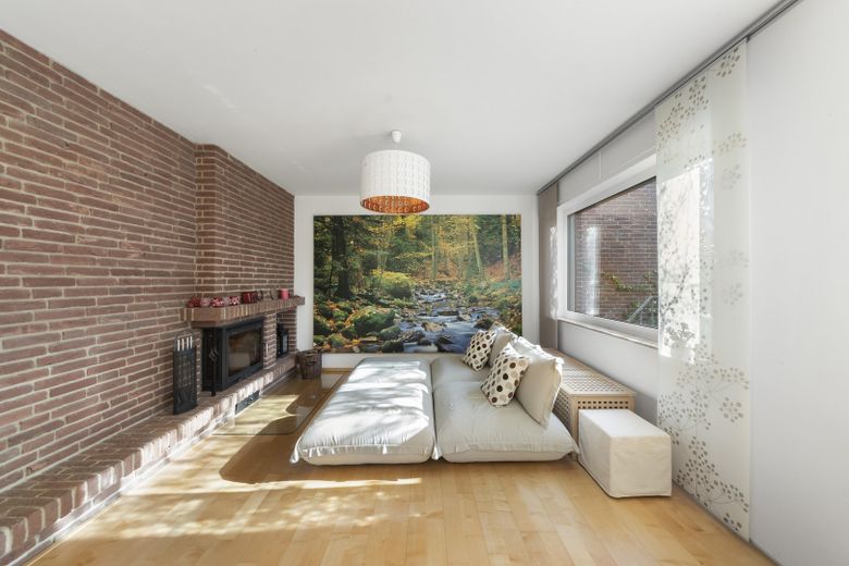 Modernes Reihenmittelhaus mit Photovoltaik und viel Platz zum Leben in Großburgwedel – Kaminzimmer