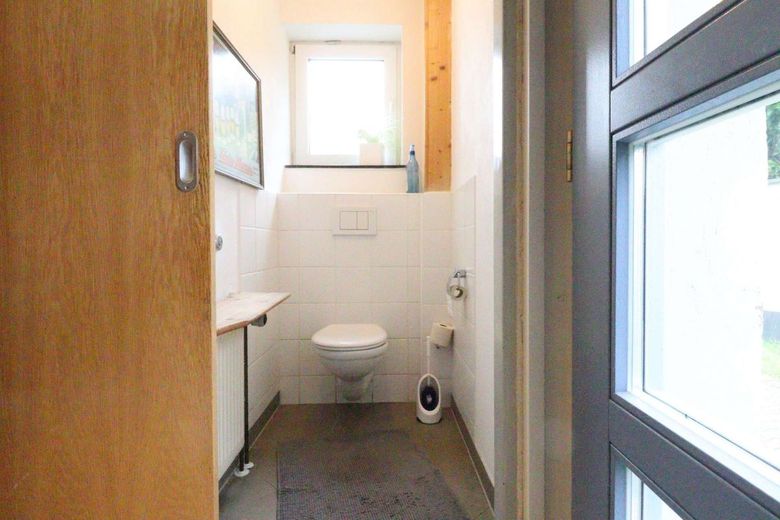 WRS Immobilien - käuferprovisionsfrei - Alzenau - Generationenhaus oder Wohnen + Arbeiten in Einem – Siedlungshaus - EG - Gäste-WC