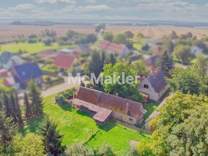 Wymagający remontu dom jednorodzinny na dużej działce z 2 garażami i dużym potencjałem – Zdjęcie 1