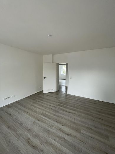 Frisch modernisierte 3-Zimmer-Wohnung in Altstadtnähe – Wohnzimmer 3