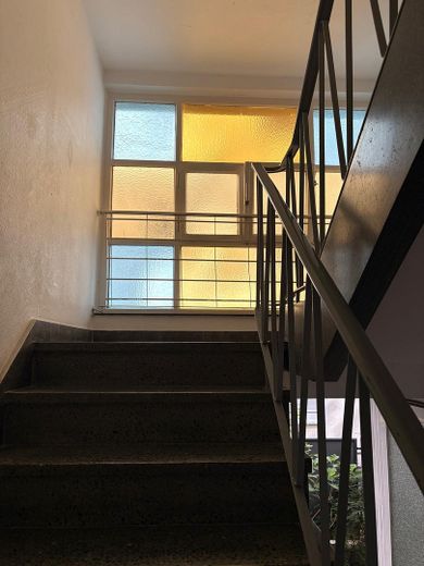 Geschmackvolles Apartment nahe Merianplatz - kernsaniert und sofort bezugsfrei – Hausflur