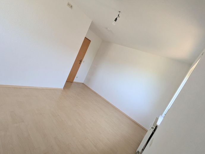 Helle 3-Zi.-Wohnung + West-Balkon & TG-Stellplatz – Hauptschlafzimmer
