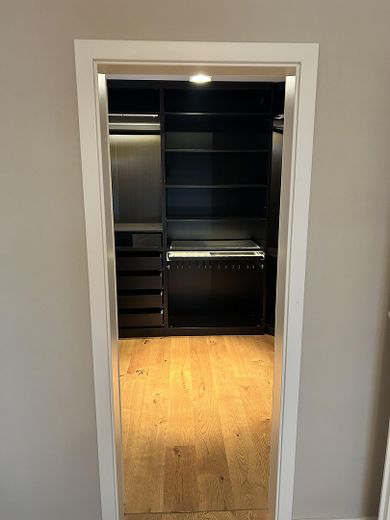 Moderna y luminosa vivienda pareada de planta abierta con jardín – Foto 8