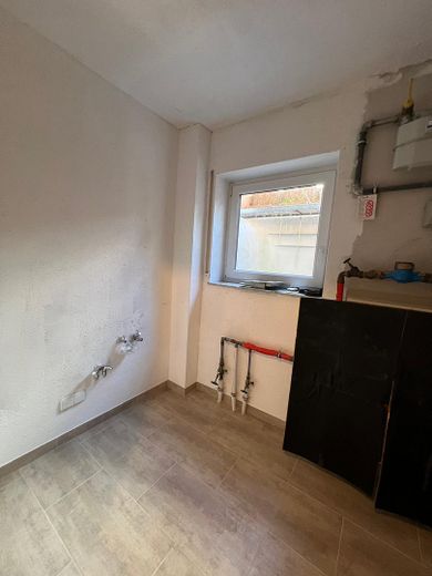 Traumhaftes Haus sucht liebevolle Familie mit Kindern – Hausanschlussraum