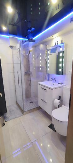 Bad unten mit Dusche