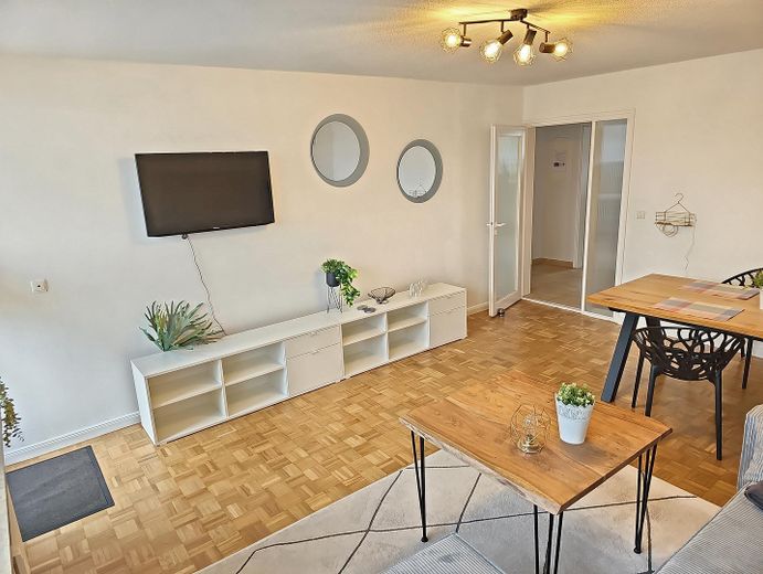 moderne möblierte 4 Zimmer Wohnung in zentraler Lage von Germering – Foto 3