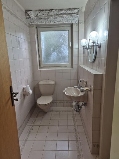 Maison d’architecte représentative dans un emplacement privilégié de Bad Nenndorf – Separates WC im OG