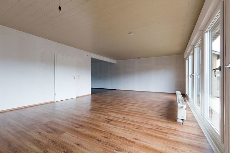 Gebotsverfahren: Modernisierungsbed., teilvermietetes
3-Familienhaus in ruhiger Lage von Höchst – V739-2414-10
