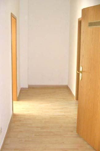 Große DG 2-Zimmer mit Einbauküche, Laminat in Topplage zum Toppreis! Stellplatz mgl. – wr8.005_f