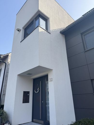 Exklusive Wohlfühloase in GE-Resse: 214 m² Luxus, Schreiner-Einbauten & traumhafter Naturpool – Eingang