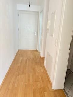 2-Zimmer Terrassen-Wohnung: Rückzugsort im Grünen, direkt am Puls der Stadt – Flur