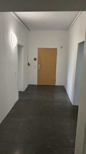 Große, bezugsfertige Wohnung - 6,5 Zimmer + 3 Stellplätze – Foto 5