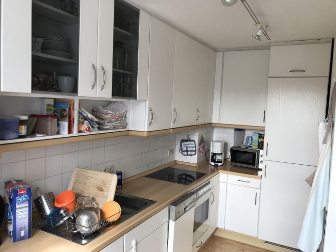 Luxuriöse, modernisierte DG-Whg. mit Wintergarten und großer Terrasse mit hoher Lebensqualität – Küche