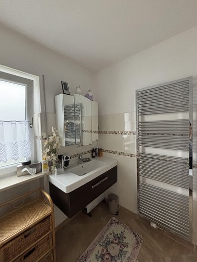 Gepflegtes Reihenmittelhaus mit Balkon, Terrasse und kleinem Garten – Foto 5
