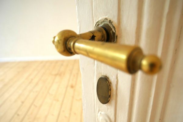 Provisionsfrei - gepflegte, helle Altbauwohnung in Nord-Neukölln
