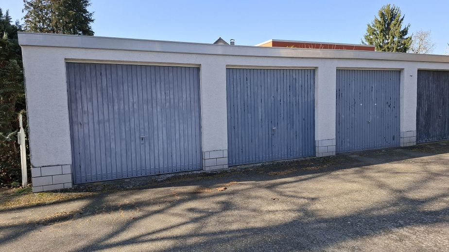 Maison bifamiliale avec jardin mature + 2 garages dans un bon emplacement, sans commission pour l’acheteur – Garagen