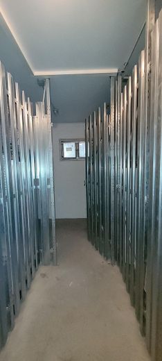 Lichtdurchflutete 3-Zimmer-Wohnung mit Süd-Wintergarten und Waldblick am Ebersberger Forst. – Kellerabteil.