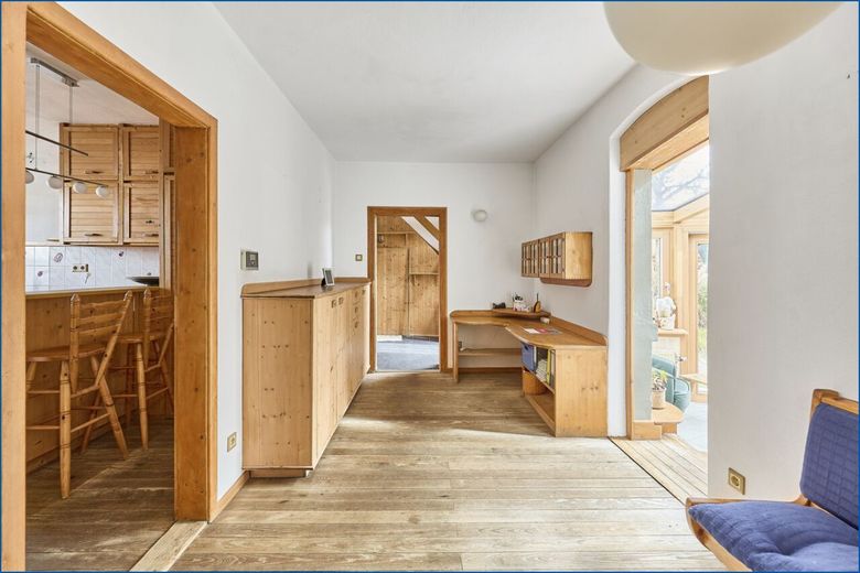 ** Reparaturbedürftiges freistehendes Einfamilienhaus **  in Haus-/Hofbauweise! – Esszimmer/Diele