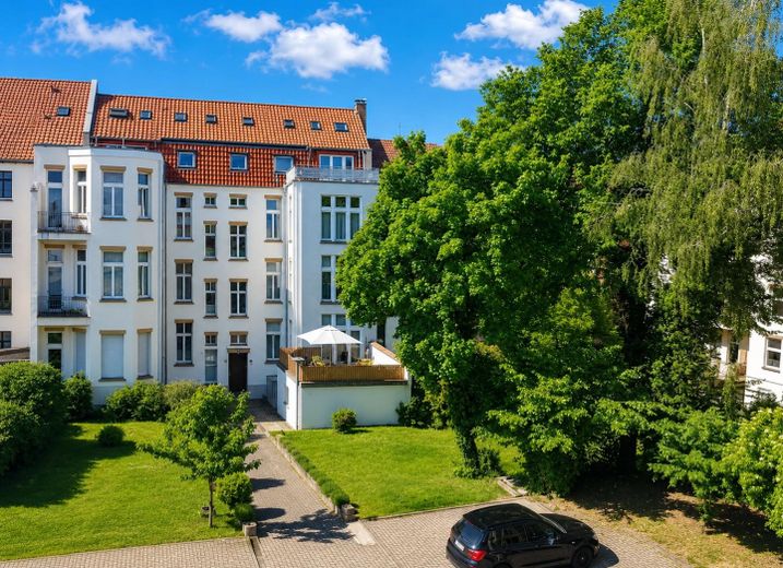 At Staden: An exclusive townhouse with 110 sqm on a well-maintained private street – Blick in die Grünruhezone