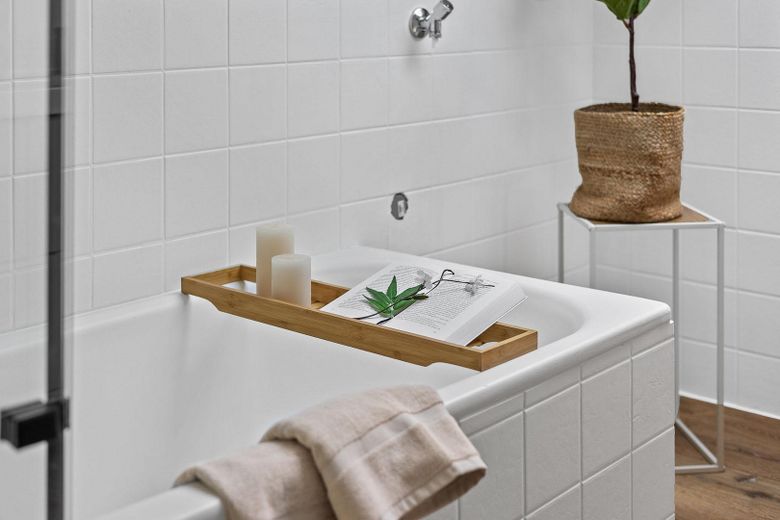 Wprowadź się od zaraz! Jasne, zmodernizowane w 2026 r. mieszkanie 3-pokojowe z balkonem od strony południowej w Neutraubling – Badezimmer