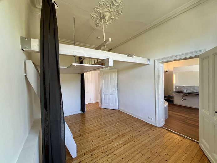 Altbau-Charme pur: 4-Zimmer-Wohnung mit Dielenboden & Stuckdecken – Foto 16