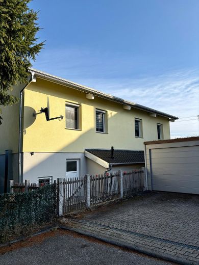 Stilvolles Landhaus mit vielseitig nutzbarer Werkstatt – Ansicht Süd