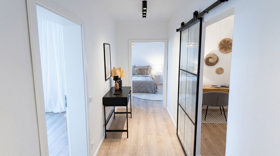 Mudarse en lugar de renovar: apartamento de 2 habitaciones recién modernizado con vistas panorámicas – Flur 