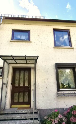 Dom szeregowy w Bad Gandersheim z pięknym ogrodem i piwnicą OD OSOBY PRYWATNEJ! – Vorderansicht des Hauses