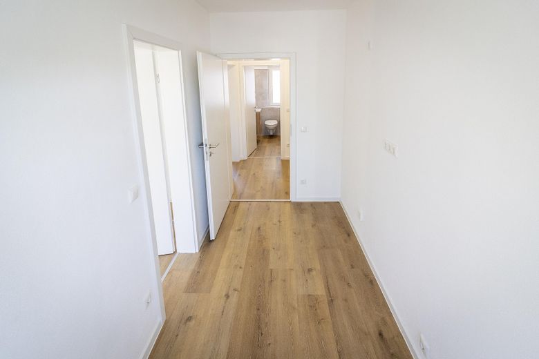 *Sin comisión*, *Modernizado*, *Porción de jardín* Venta de piso en planta baja en Niederwerrn – Küche