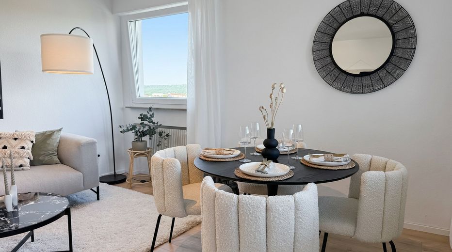 Mudarse en lugar de renovar: apartamento de 2 habitaciones recién modernizado con vistas panorámicas – Essbereich