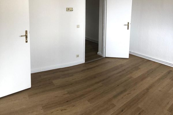 Luminoso piso de 2 habitaciones en planta baja en una calle lateral tranquila – aprox. 10 min a pie hasta la estación central