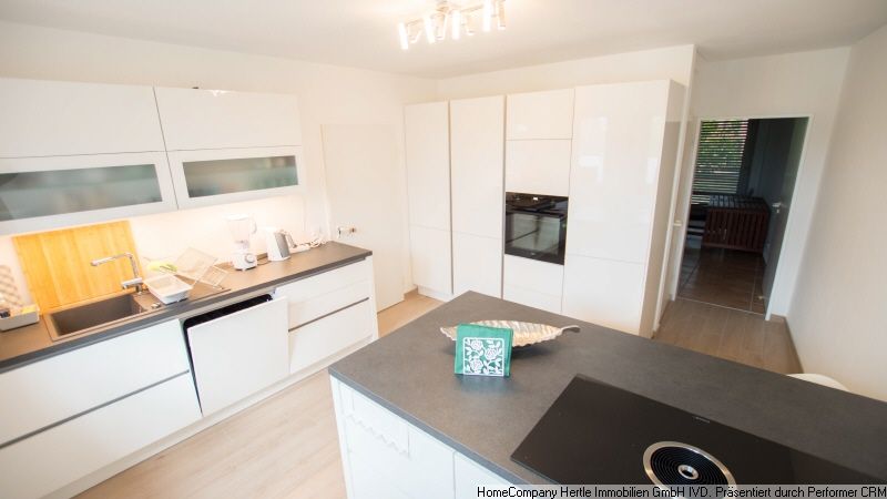 Renovierte Maisonette mit angenehmer Möblierung und großer Terrasse sowie 2 Balkone für 3-12 Monate in Kirchzarten-Burg – 784b189b6a7b1da90f4d92f406a32302a82f9880.jpg