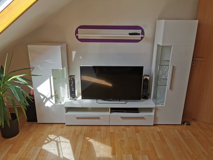 Ruhige 3-Zimmer DG-Wohnung – Wohnzimmer