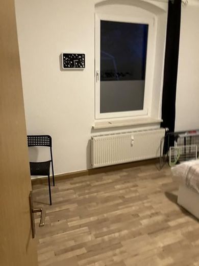 Gemütliche 3-Zimmer mit Mobiliar, Laminat, Dusche und EBK in ruhiger Lage! – IMG_3723