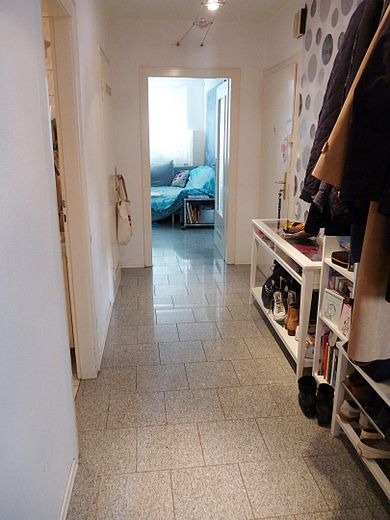 Schöne optimal geschnittene Dreizimmerwohnung, 76 qm, in Düsseldorf Flingern-Nord. – Diele